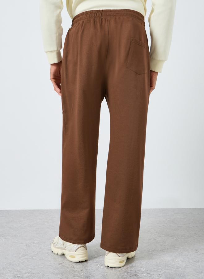 ستايلي جوغر بأرجل واسعة وطبعة بروكلين - Image 4